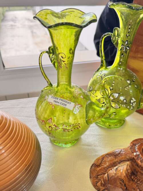 Carafes en verre soufflé vert