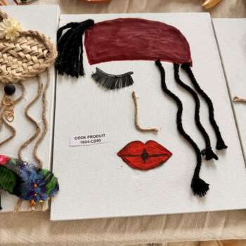 Tableau décoratif visage brodé et corde