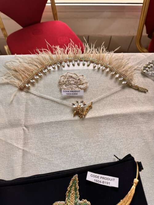 Serre-tête de mariée perlé à plumes