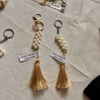 Porte-clés à pampille de perles et gland doré