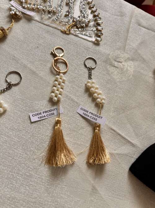 Porte-clés à pampille de perles et gland doré