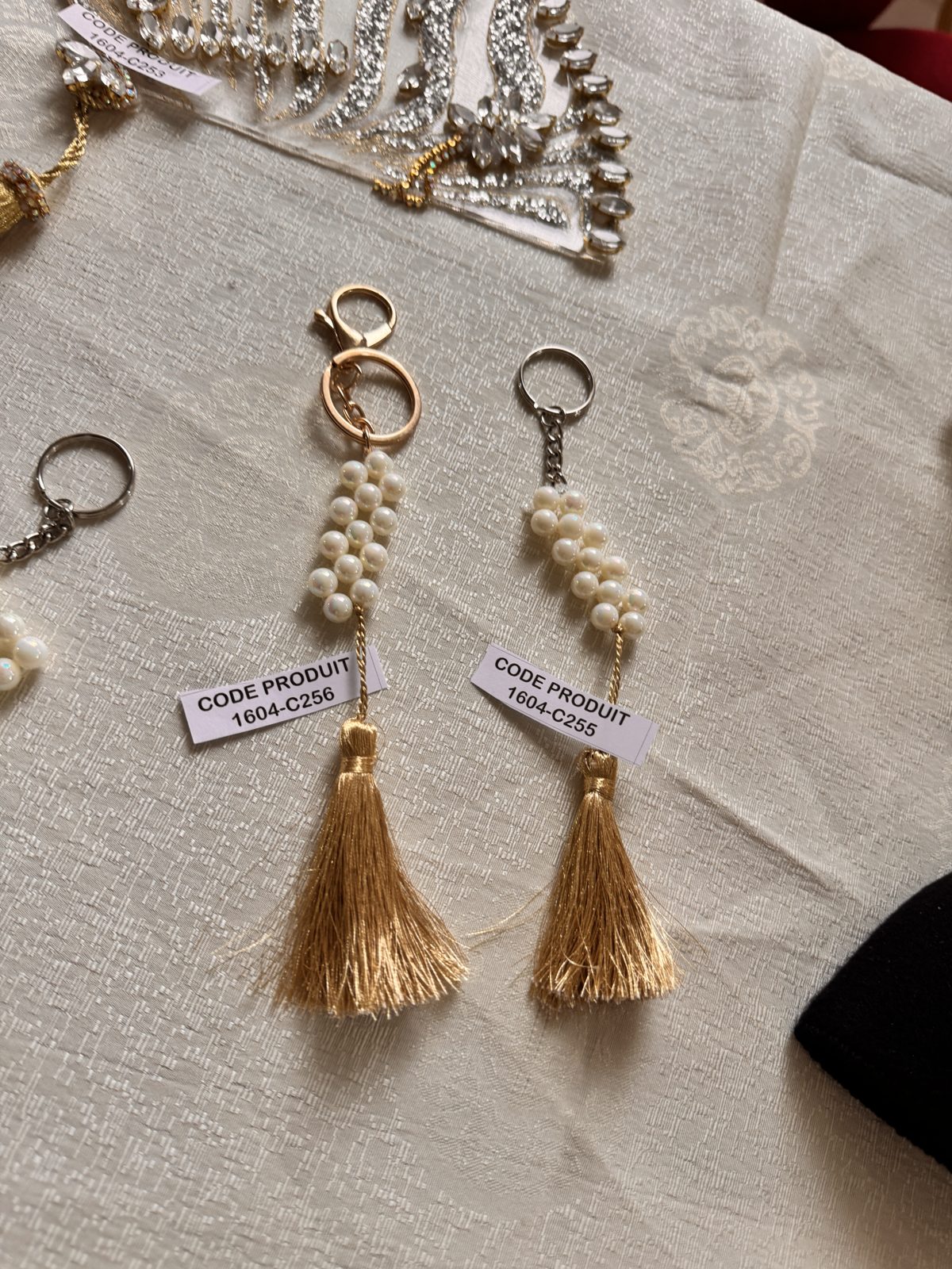 Porte-clés à pampille de perles et gland doré