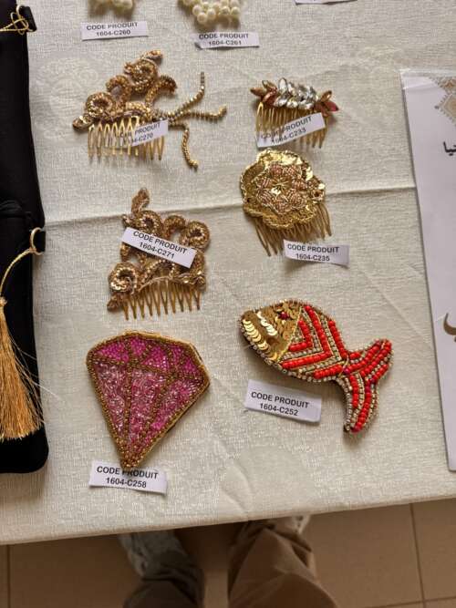 Assortiment de broches brodées