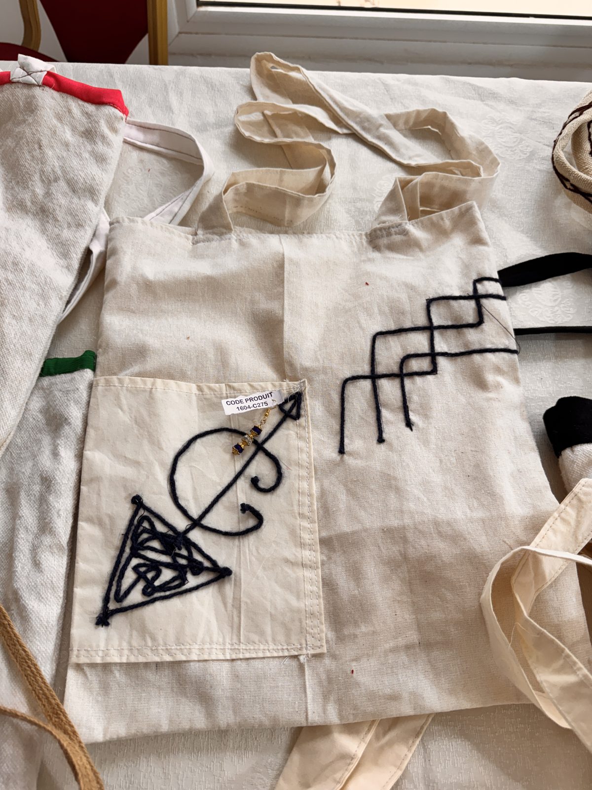 Sac cabas en toile brodé berbère