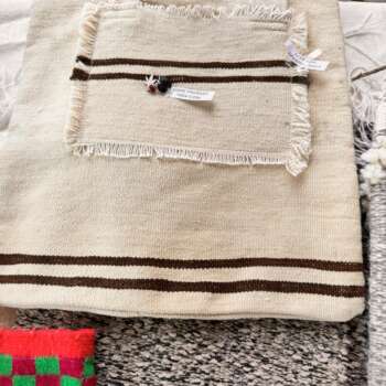 Coussin tissé en laine rayé