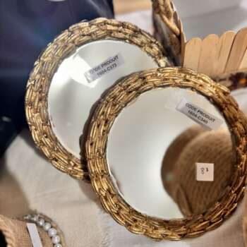 Miroir décoratif encadré de fibres dorées