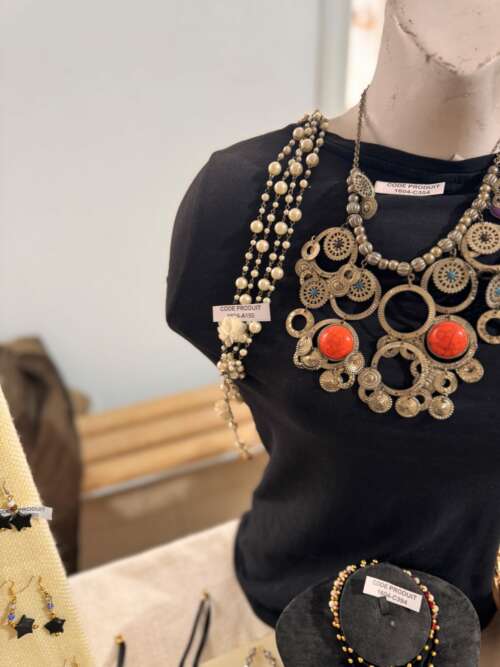 Collier plastron ethnique doré