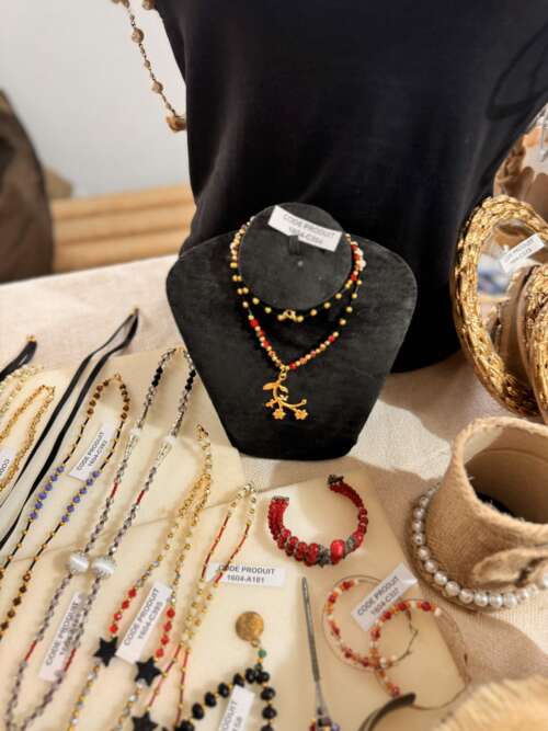 Parure collier et boucles en perles et corail