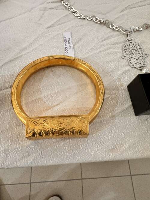 Bracelet jonc doré gravé