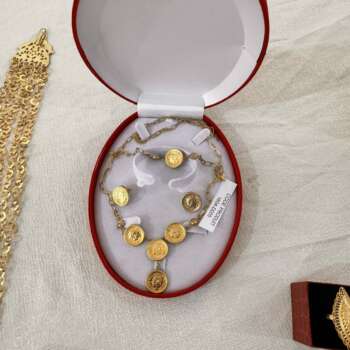 Parure traditionnelle dorée