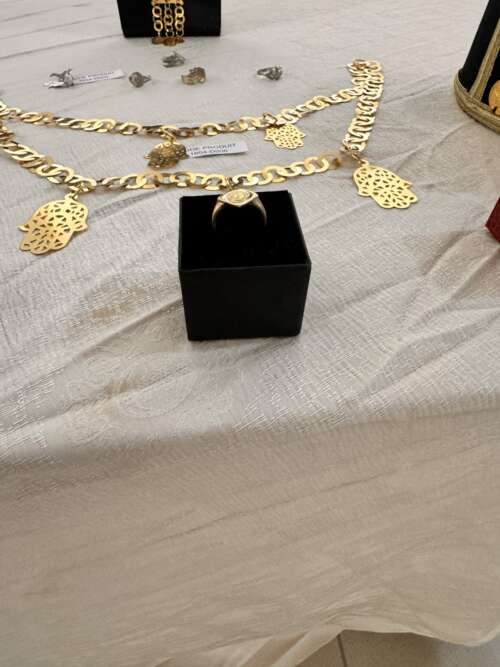 Collier doré à pendentifs main de Fatma