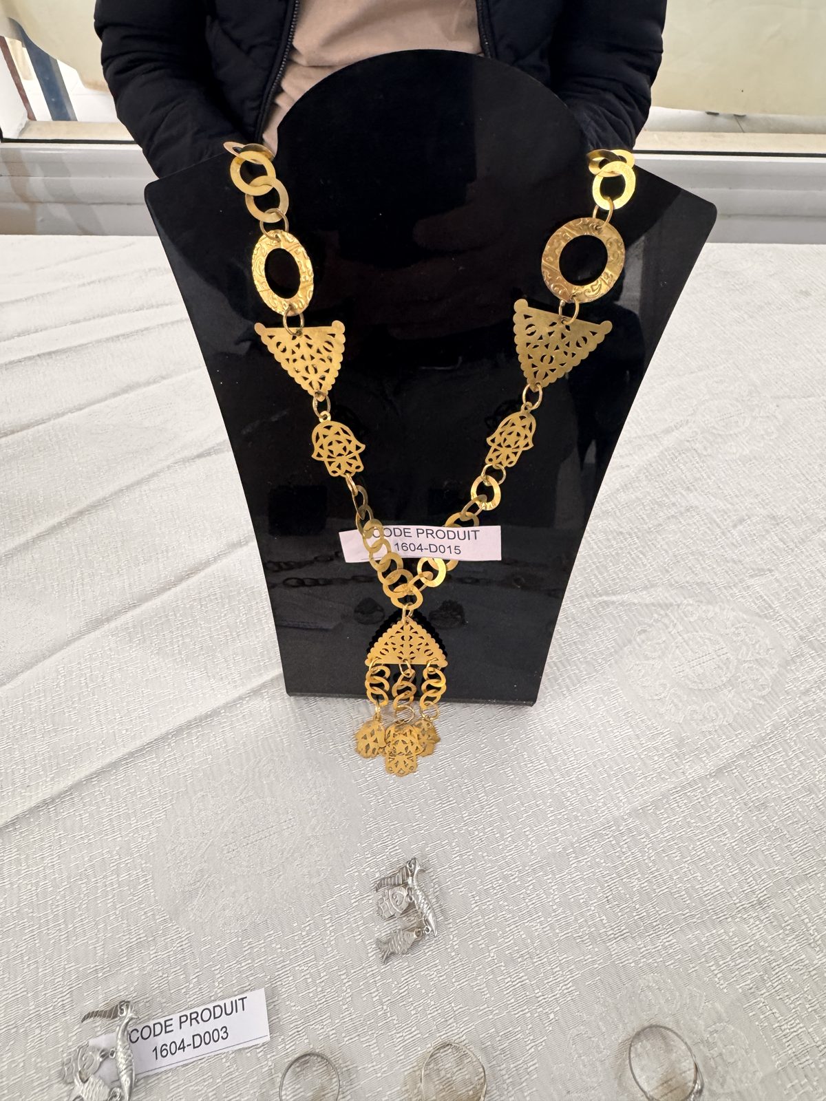 Collier plastron traditionnel doré