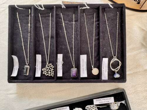 Collier en argent à pendentif pierre