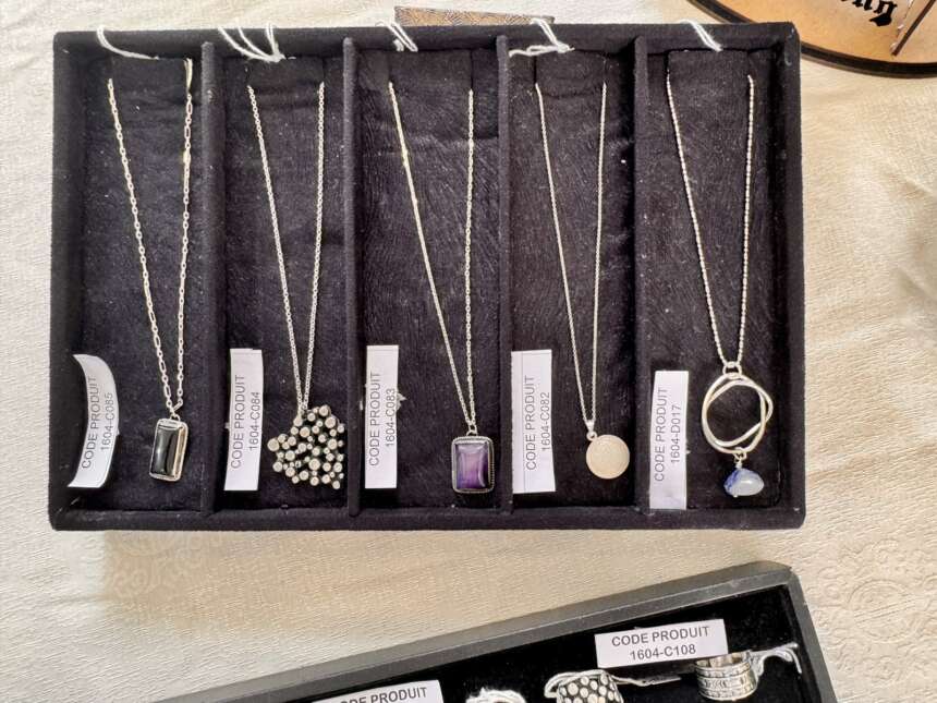 Collier en argent à pendentif pierre