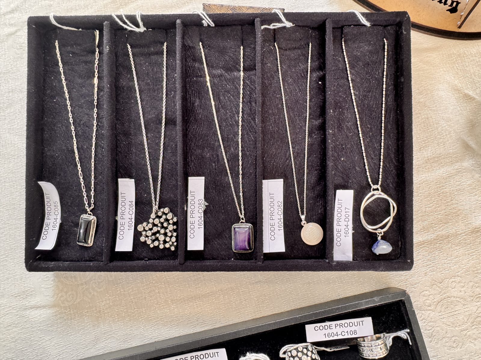 Collier en argent à pendentif pierre
