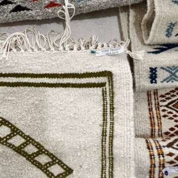 Tapis berbère à bordure verte