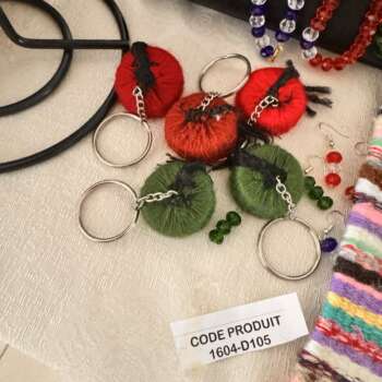 Porte-clés à pompons et bijoux perlés