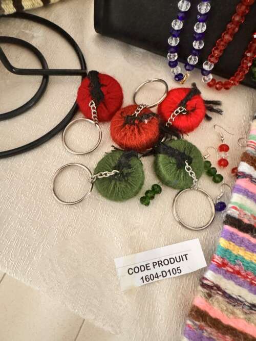 Porte-clés à pompons et bijoux perlés