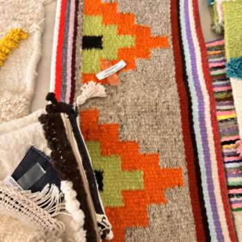 Tapis kilim à motif géométrique orange