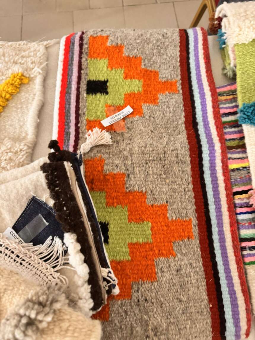 Tapis kilim à motif géométrique orange