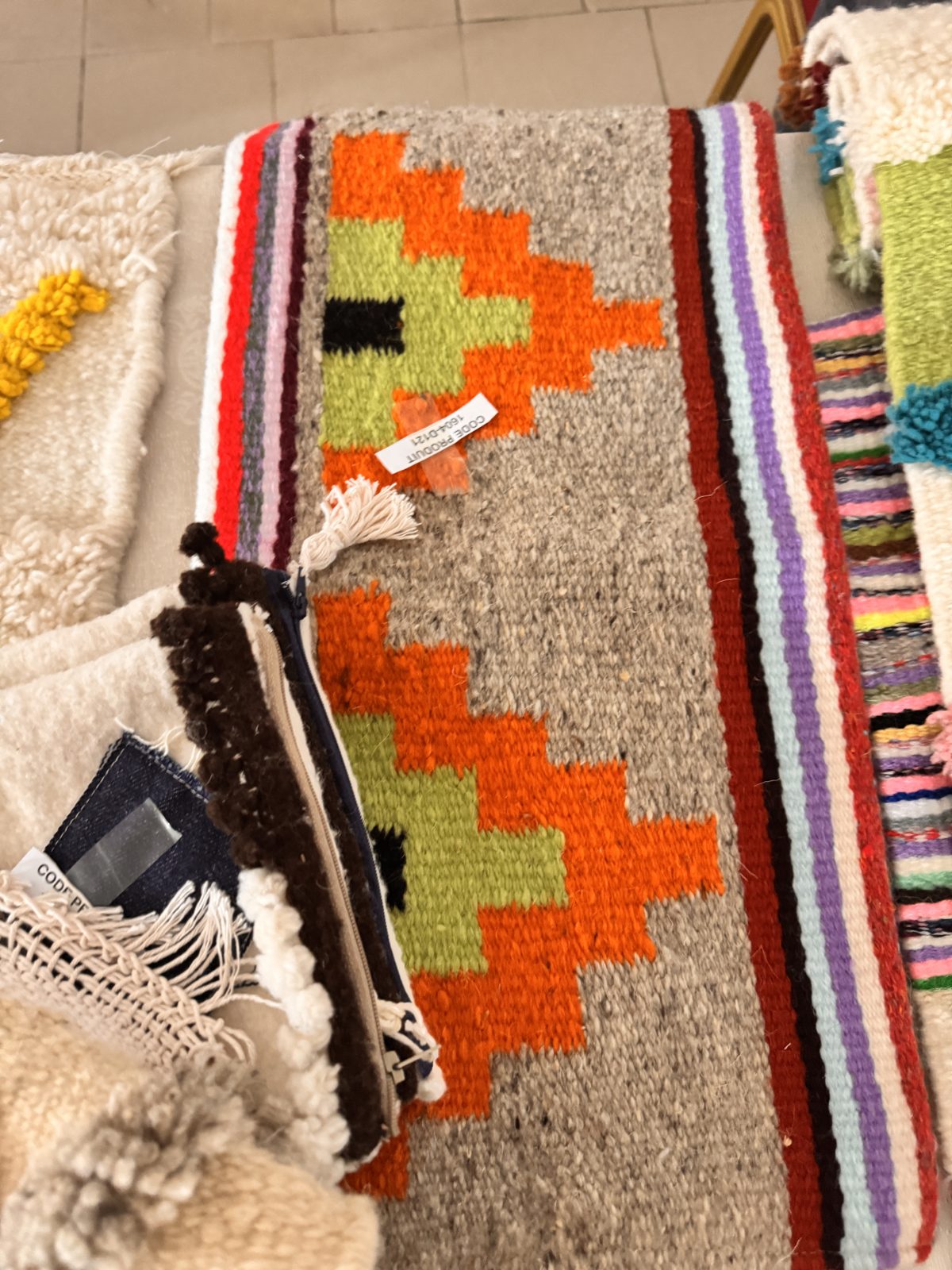 Tapis kilim à motif géométrique orange