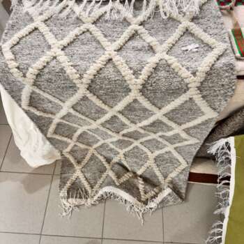 Tapis berbère gris à losanges