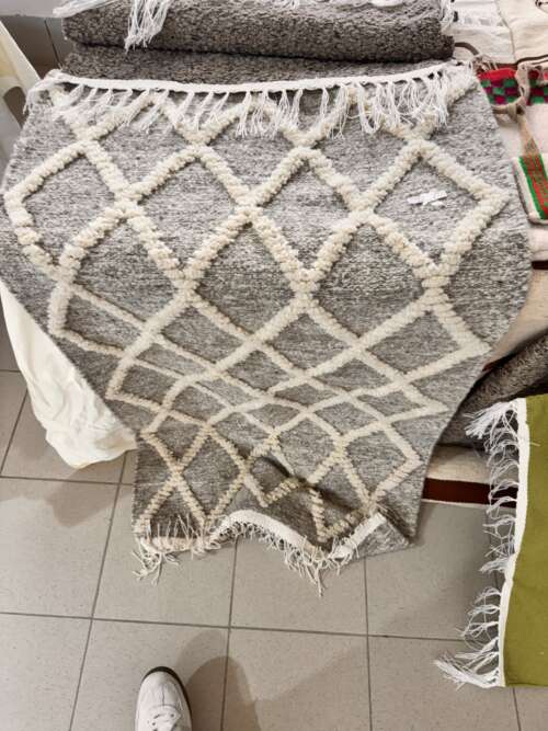 Tapis berbère gris à losanges
