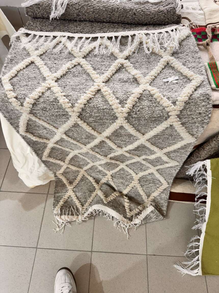 Tapis berbère gris à losanges