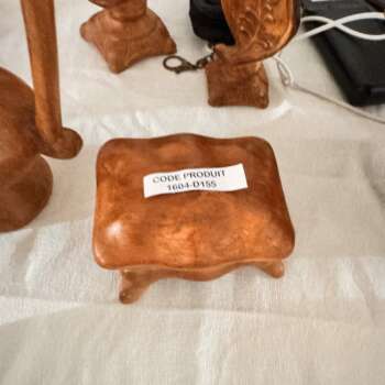 Tabouret décoratif en bois sculpté