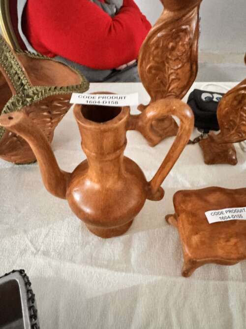 Aiguière décorative en céramique cuivrée