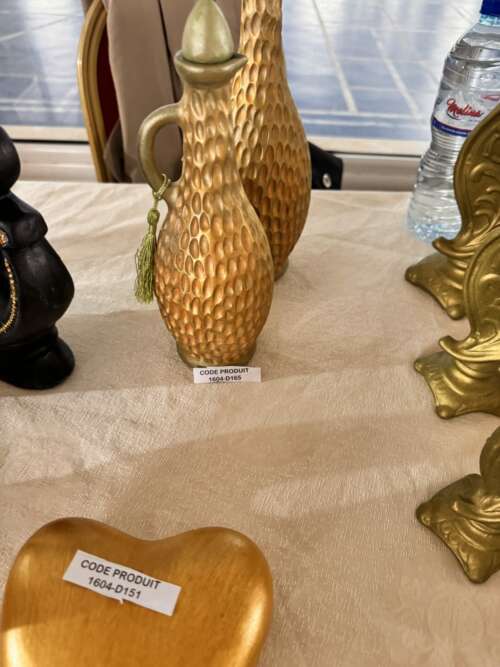 Vase en céramique doré effet martelé