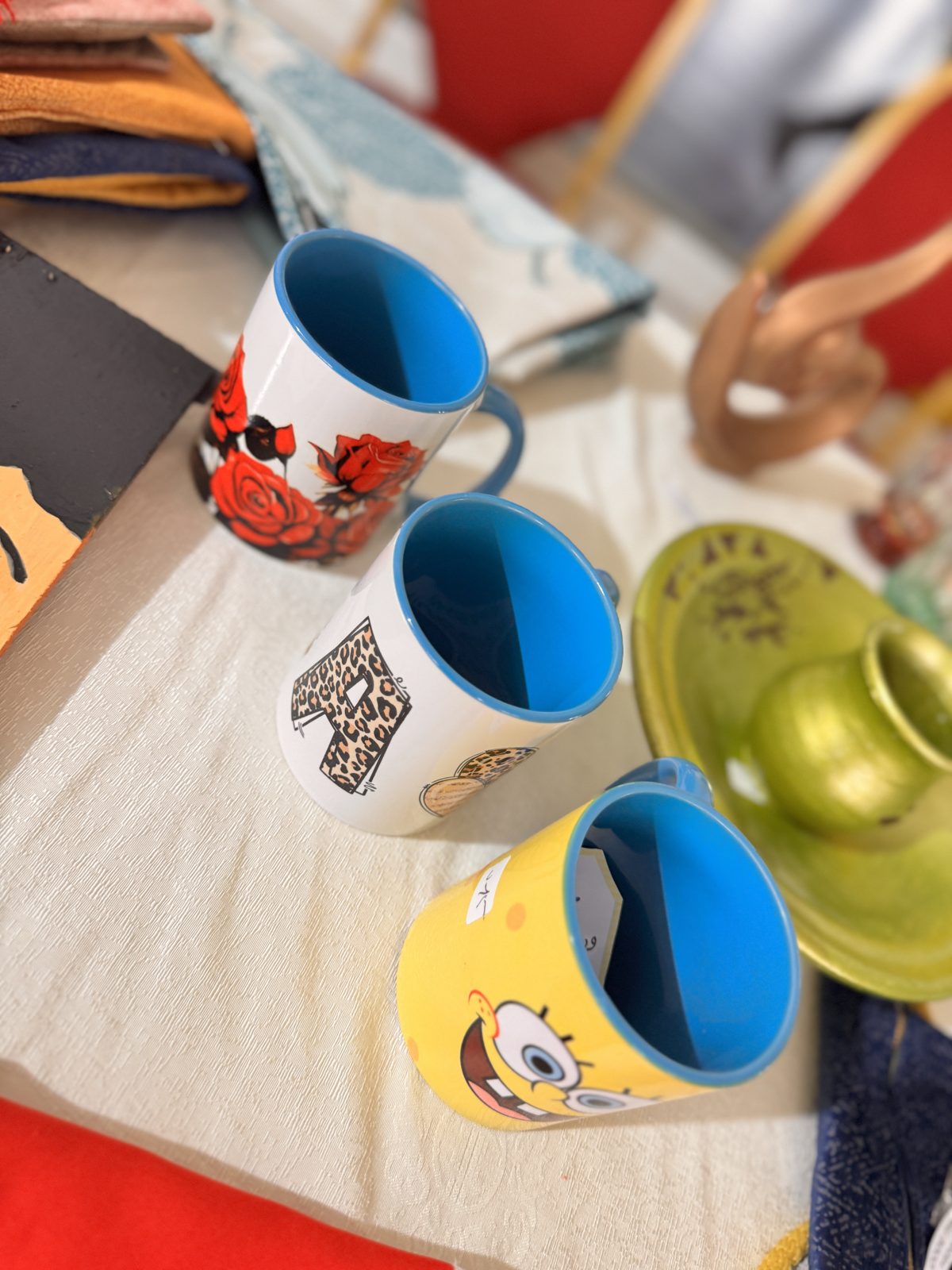 Mugs en céramique peints (lot)