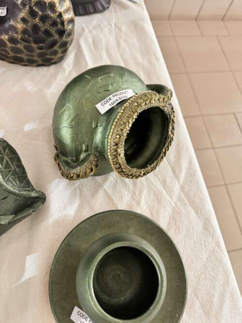 Cache-pot en céramique vert et doré
