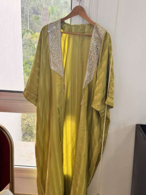 Caftan vert brodé