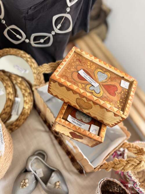 Boîte à bijoux en bois marqueté
