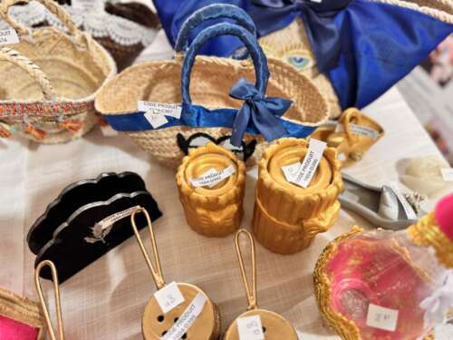 Pot décoratif doré en fibres tressées