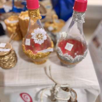 Bouteille décorative en verre ornée de fleurs
